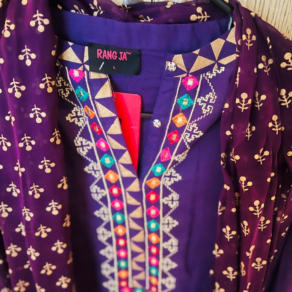 Brand New ,favorite Rang Ja brand ,3 piece dress, shirt ,trousers & dupatta .